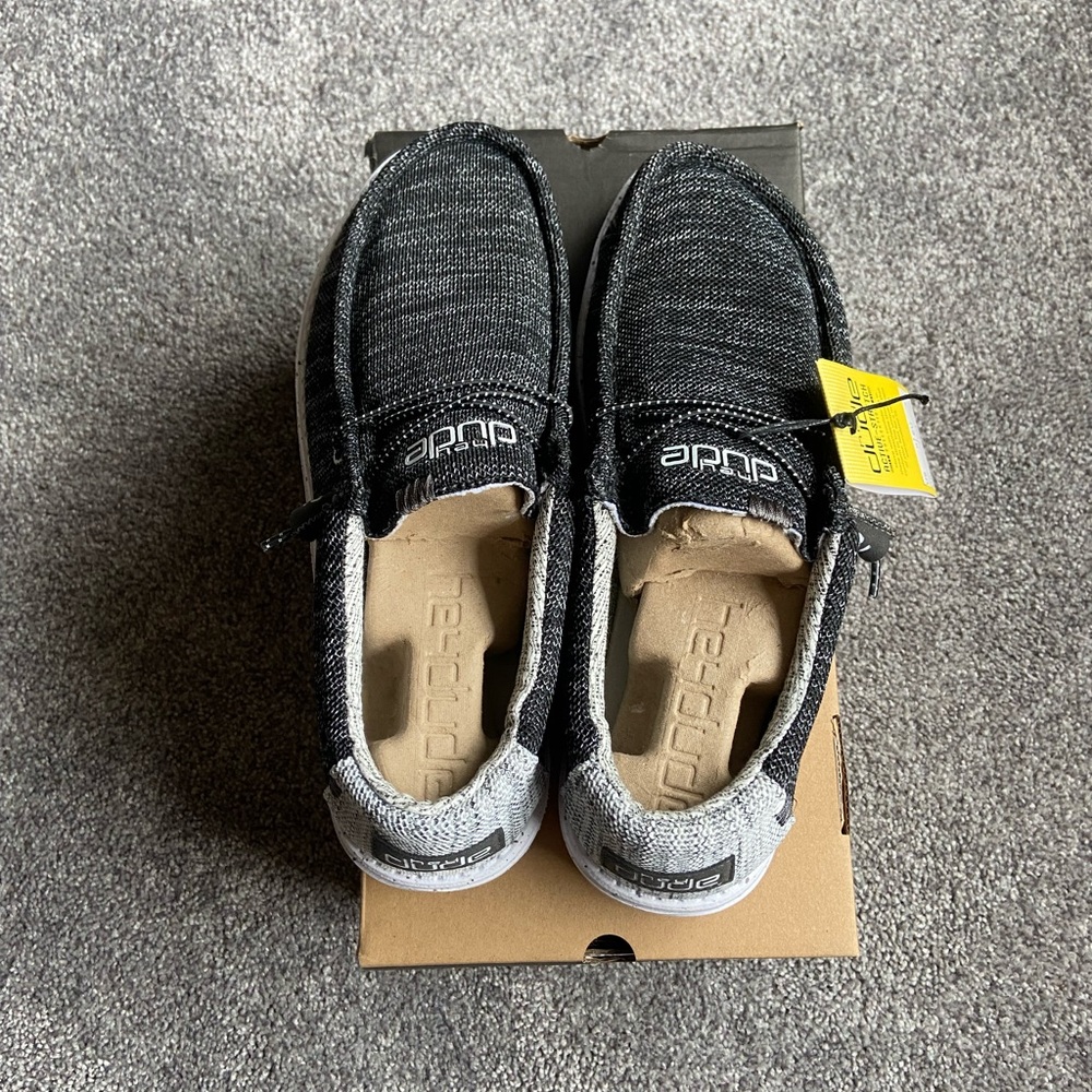 heydude size 11 black (brand new)